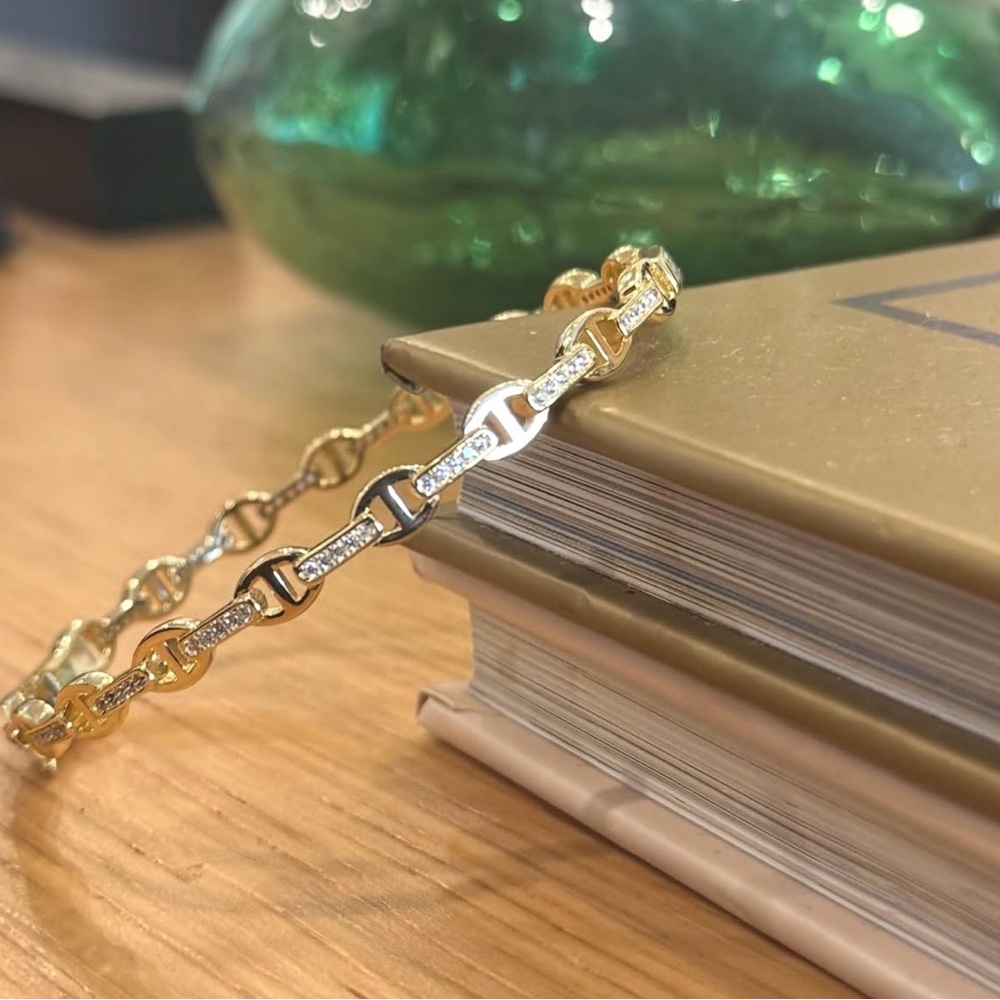 Elegant Gold Link Bracelet with Pavé Crystals